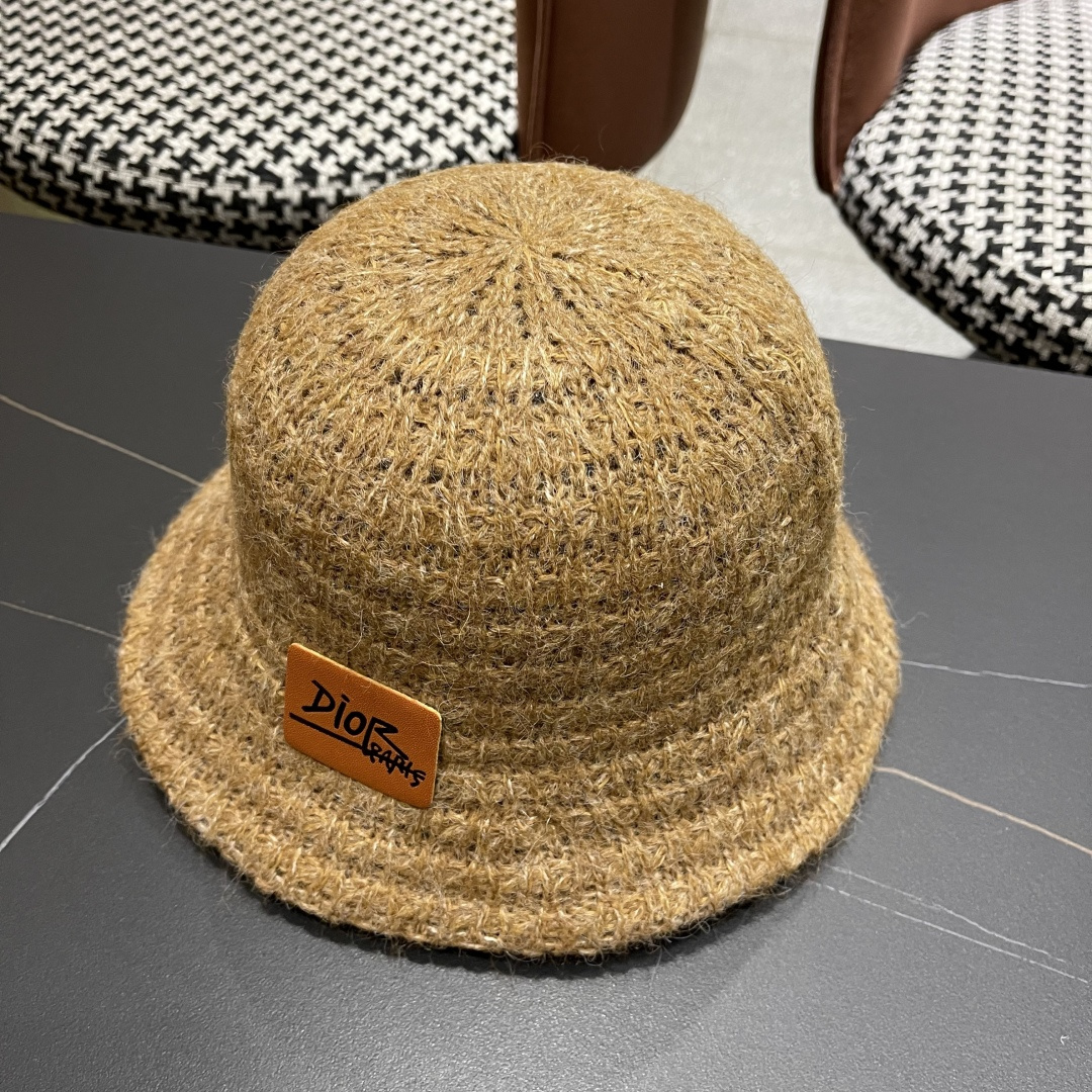  迪奥Dior 纯色复古大头围渔夫帽女2025年新款
秋冬加大加深水桶帽显脸小盆帽