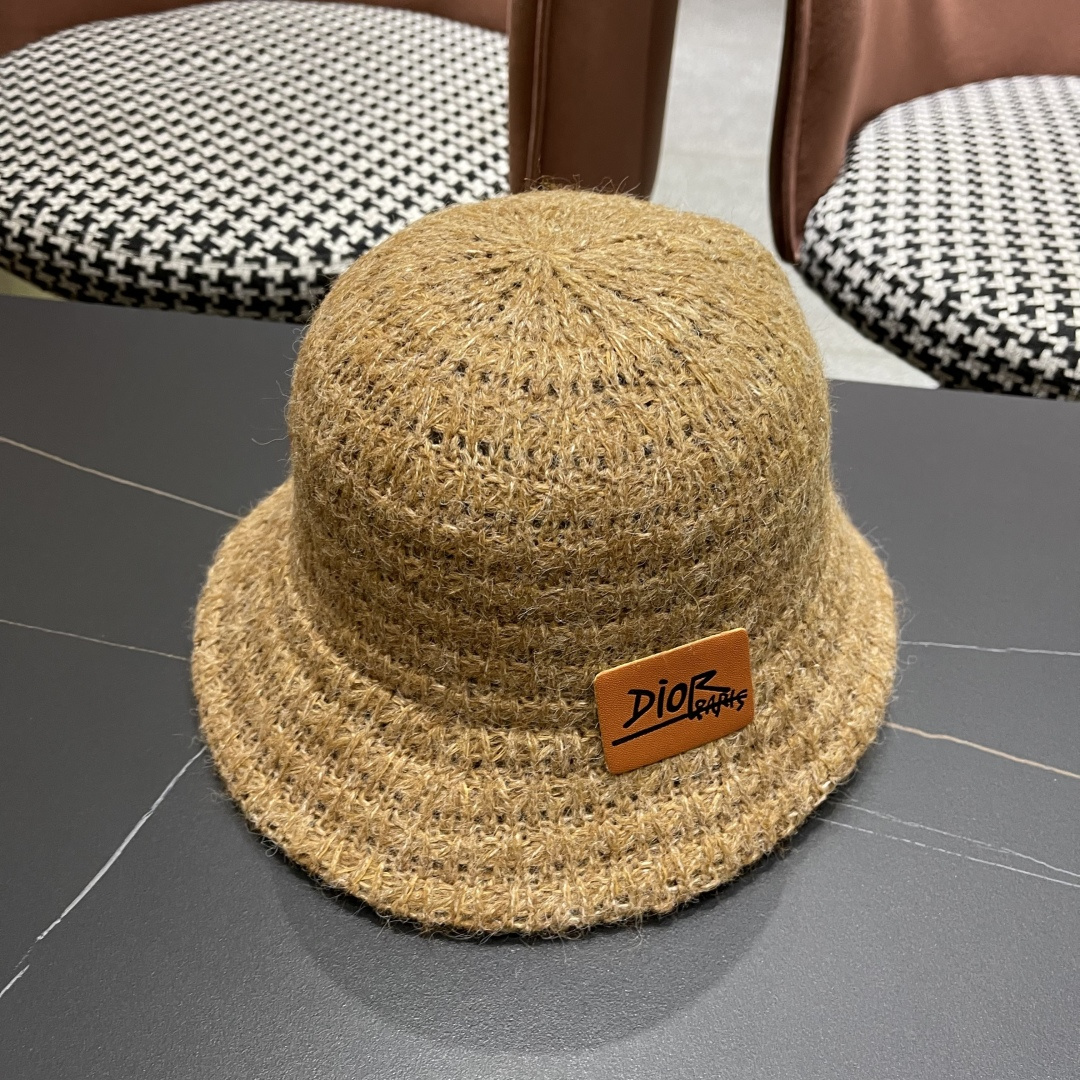  迪奥Dior 纯色复古大头围渔夫帽女2025年新款
秋冬加大加深水桶帽显脸小盆帽