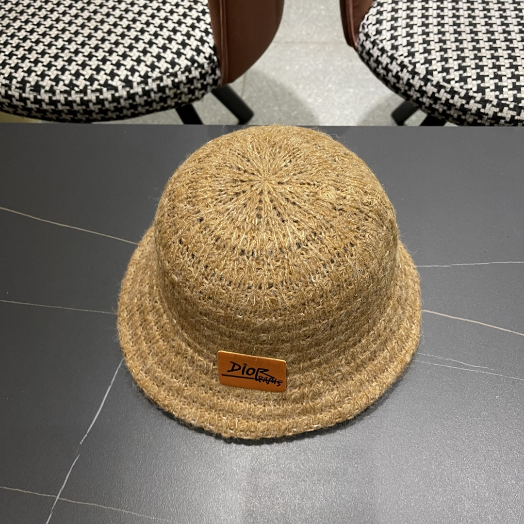  迪奥Dior 纯色复古大头围渔夫帽女2025年新款
秋冬加大加深水桶帽显脸小盆帽
