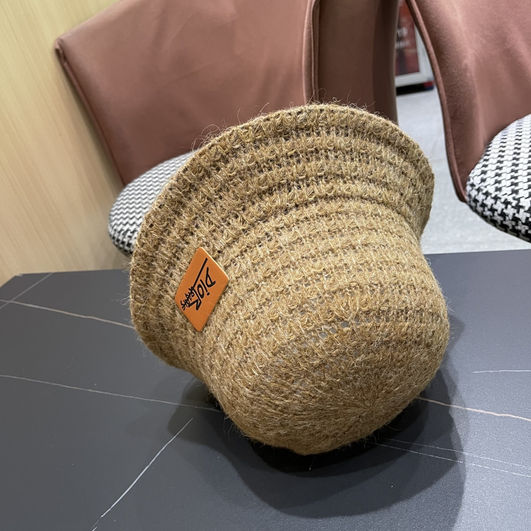  迪奥Dior 纯色复古大头围渔夫帽女2025年新款
秋冬加大加深水桶帽显脸小盆帽