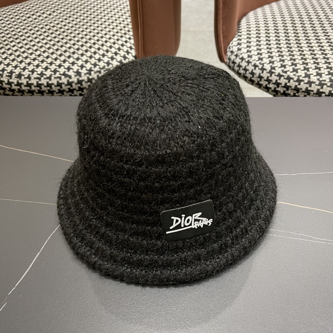  迪奥Dior 纯色复古大头围渔夫帽女2025年新款
秋冬加大加深水桶帽显脸小盆帽