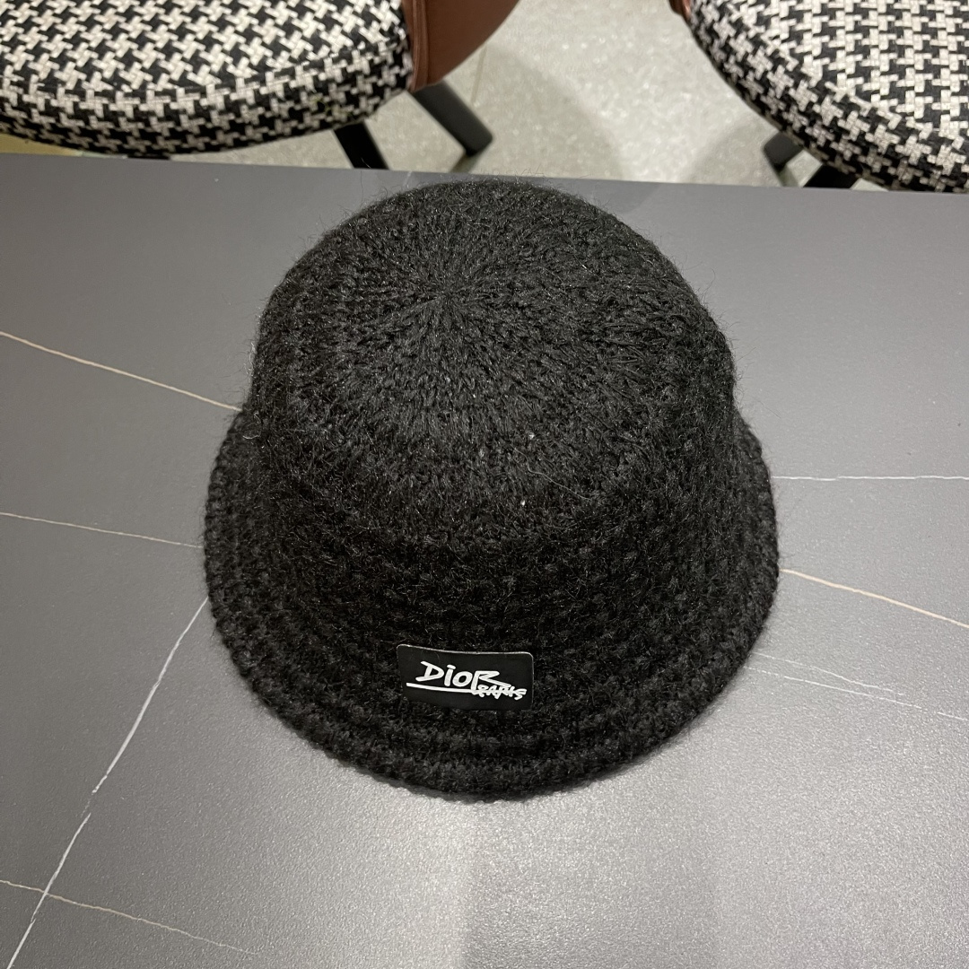  迪奥Dior 纯色复古大头围渔夫帽女2025年新款
秋冬加大加深水桶帽显脸小盆帽