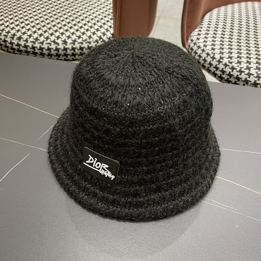  迪奥Dior 纯色复古大头围渔夫帽女2025年新款
秋冬加大加深水桶帽显脸小盆帽