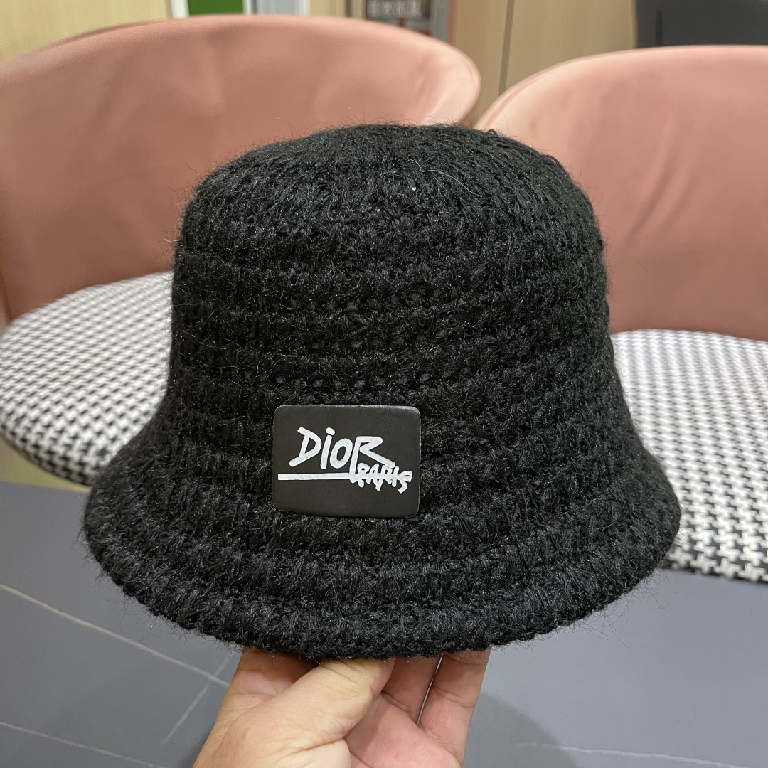  迪奥Dior 纯色复古大头围渔夫帽女2025年新款
秋冬加大加深水桶帽显脸小盆帽
