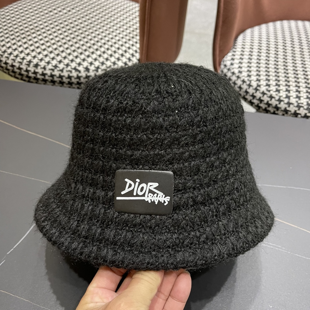  迪奥Dior 纯色复古大头围渔夫帽女2025年新款
秋冬加大加深水桶帽显脸小盆帽