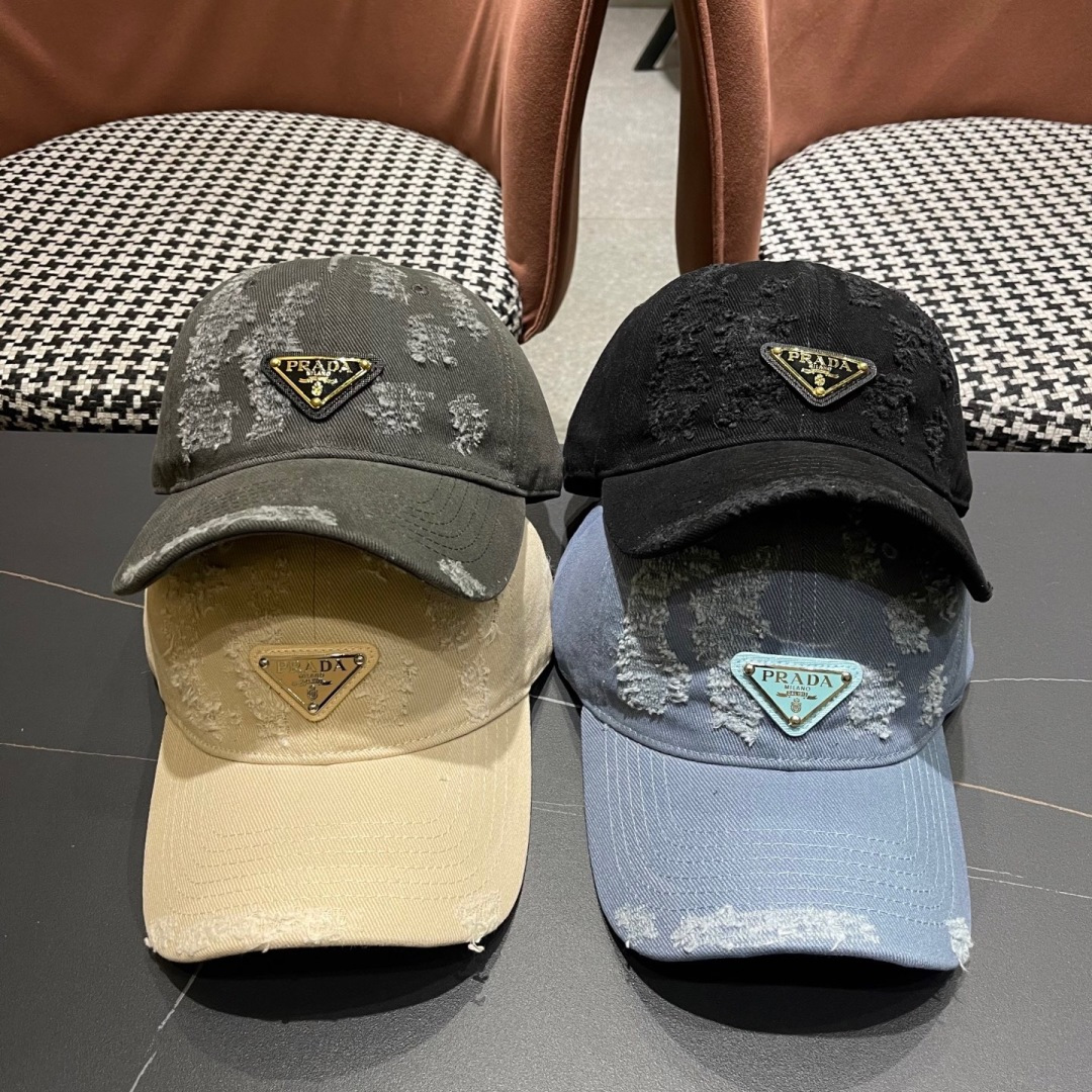  火爆倒三角四色出货！Prada(普拉达)破洞棒球帽， 经典倒三角金属logo，轻盈透气！质量超赞，基础