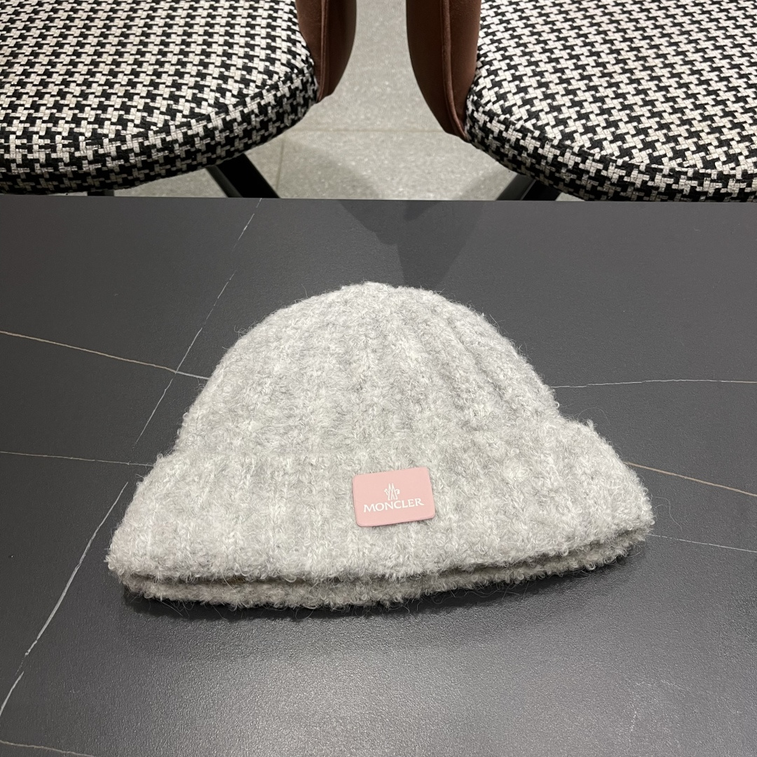 MONCLER蒙口🎩羊毛针织毛线帽，好品质高端大气，超柔软！超火爆💖质感很赞，出街超好搭配！时尚潮流！冬