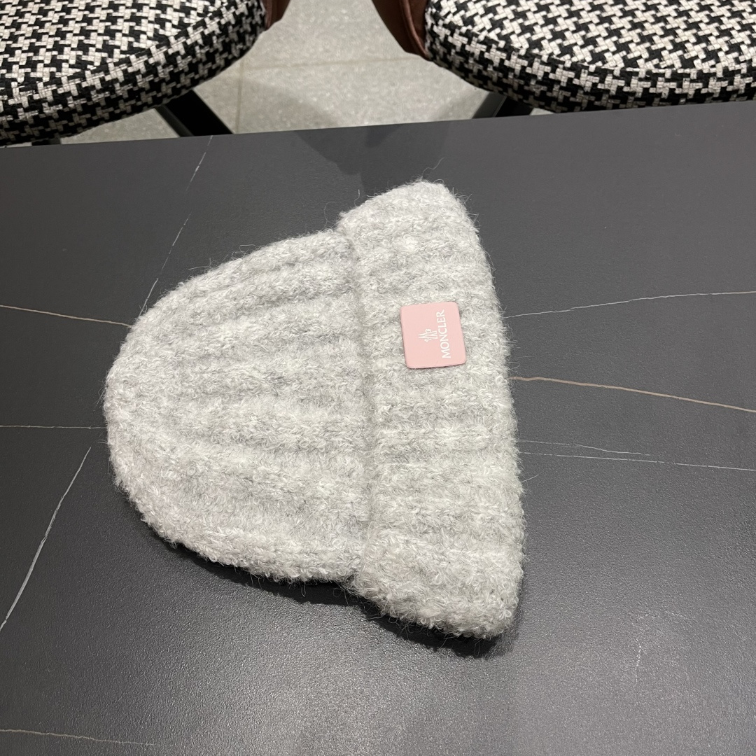 MONCLER蒙口🎩羊毛针织毛线帽，好品质高端大气，超柔软！超火爆💖质感很赞，出街超好搭配！时尚潮流！冬
