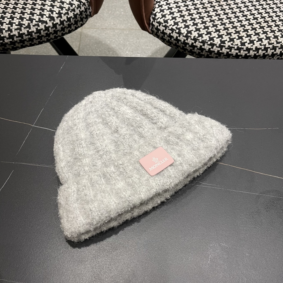 MONCLER蒙口🎩羊毛针织毛线帽，好品质高端大气，超柔软！超火爆💖质感很赞，出街超好搭配！时尚潮流！冬