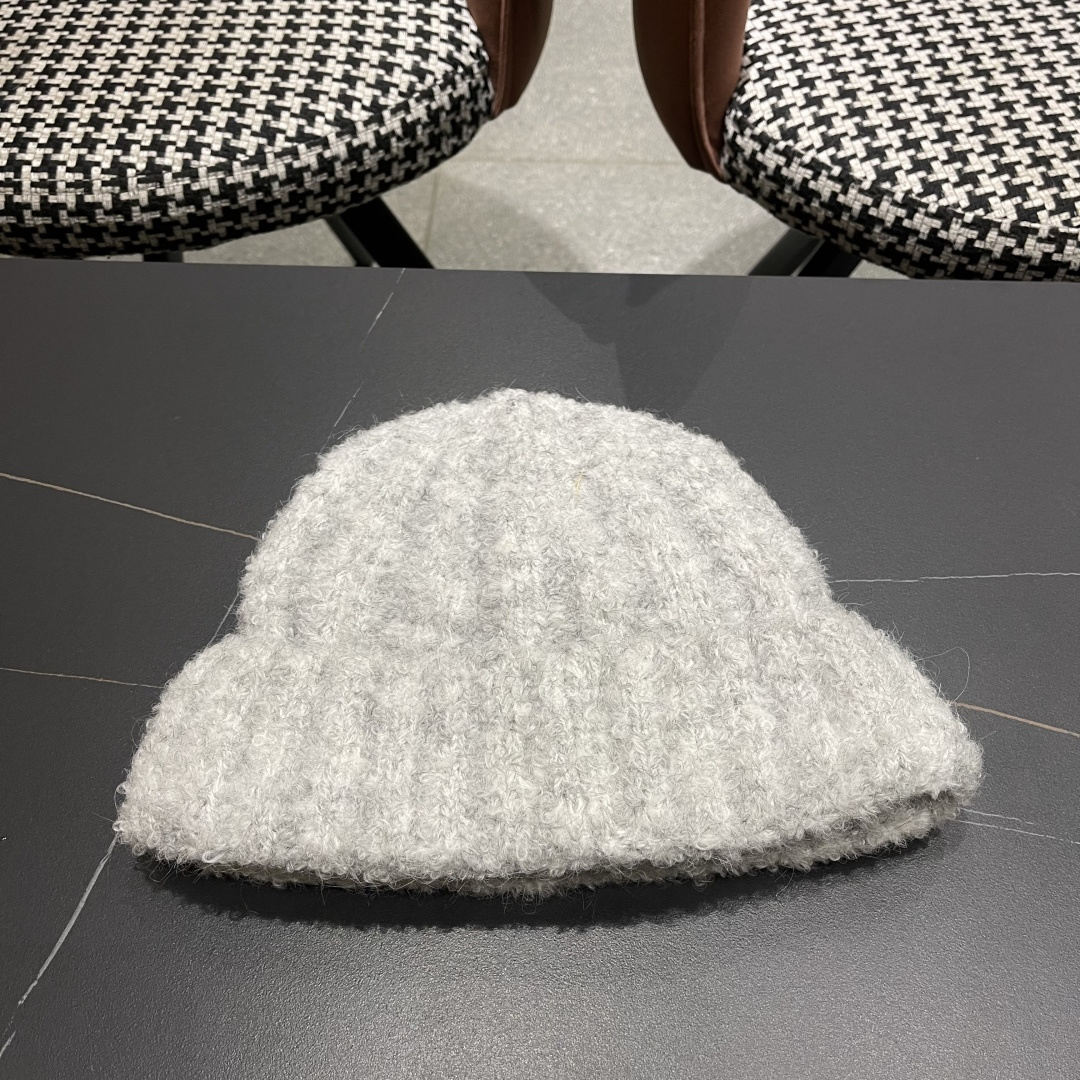 MONCLER蒙口🎩羊毛针织毛线帽，好品质高端大气，超柔软！超火爆💖质感很赞，出街超好搭配！时尚潮流！冬