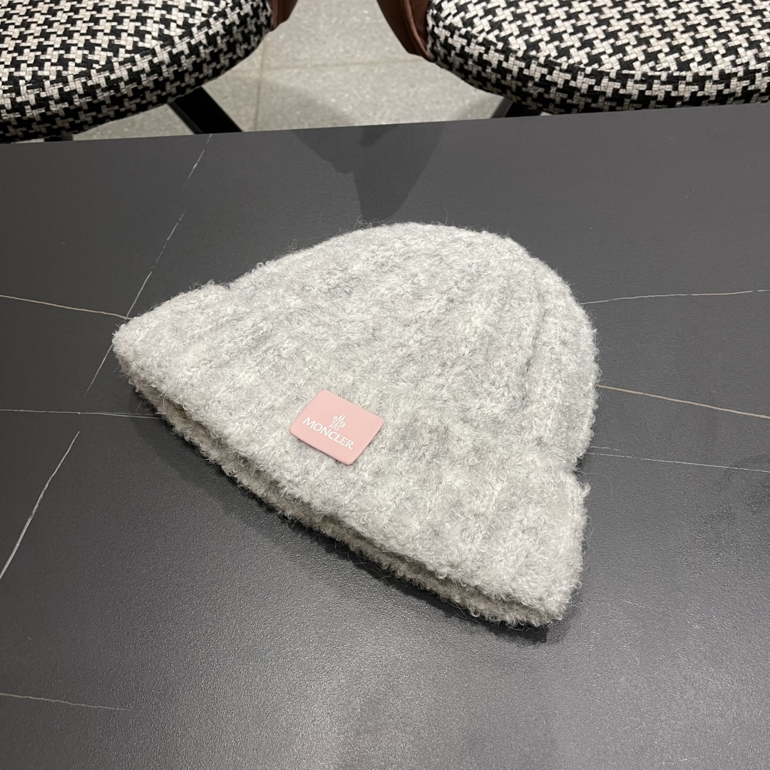MONCLER蒙口🎩羊毛针织毛线帽，好品质高端大气，超柔软！超火爆💖质感很赞，出街超好搭配！时尚潮流！冬