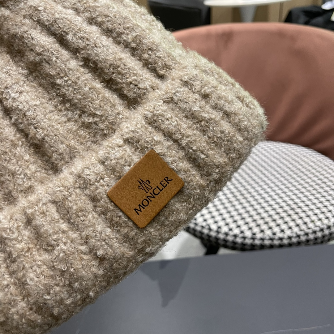 MONCLER蒙口🎩羊毛针织毛线帽，好品质高端大气，超柔软！超火爆💖质感很赞，出街超好搭配！时尚潮流！冬