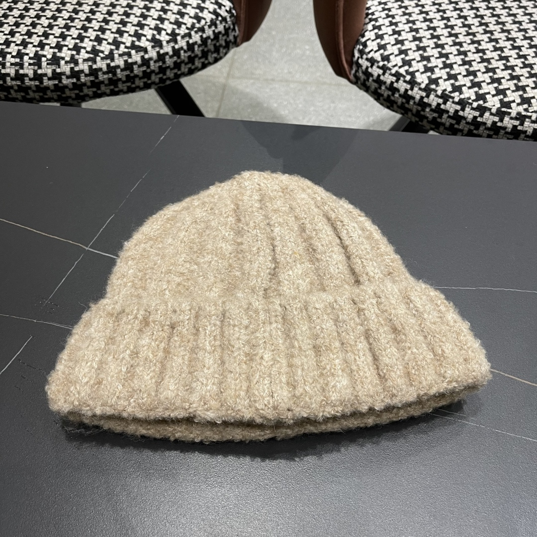 MONCLER蒙口🎩羊毛针织毛线帽，好品质高端大气，超柔软！超火爆💖质感很赞，出街超好搭配！时尚潮流！冬