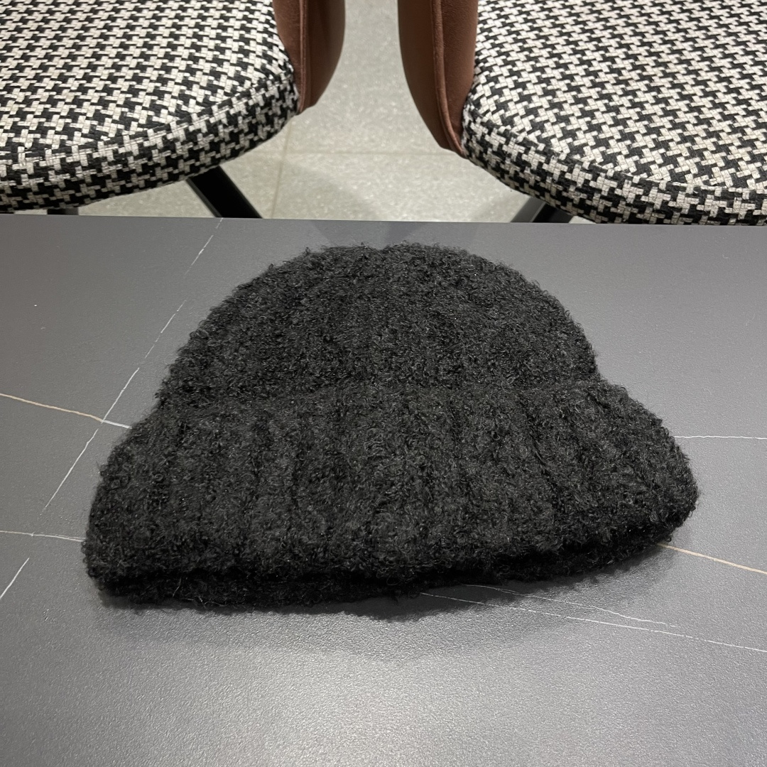 MONCLER蒙口🎩羊毛针织毛线帽，好品质高端大气，超柔软！超火爆💖质感很赞，出街超好搭配！时尚潮流！冬