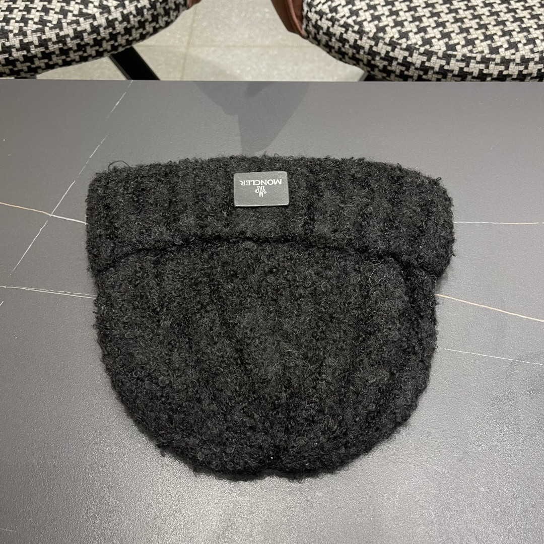 MONCLER蒙口🎩羊毛针织毛线帽，好品质高端大气，超柔软！超火爆💖质感很赞，出街超好搭配！时尚潮流！冬