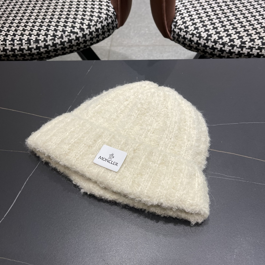 MONCLER蒙口🎩羊毛针织毛线帽，好品质高端大气，超柔软！超火爆💖质感很赞，出街超好搭配！时尚潮流！冬