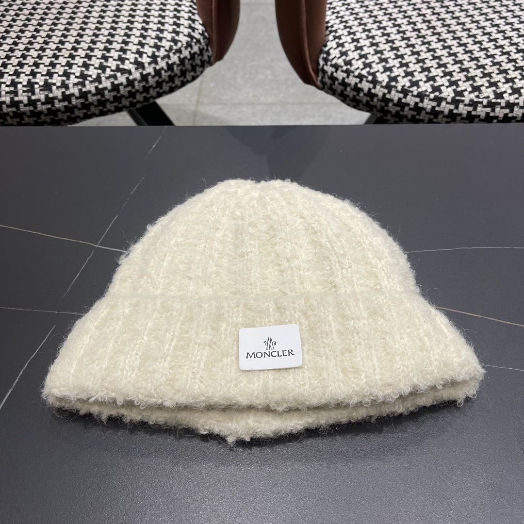 MONCLER蒙口🎩羊毛针织毛线帽，好品质高端大气，超柔软！超火爆💖质感很赞，出街超好搭配！时尚潮流！冬