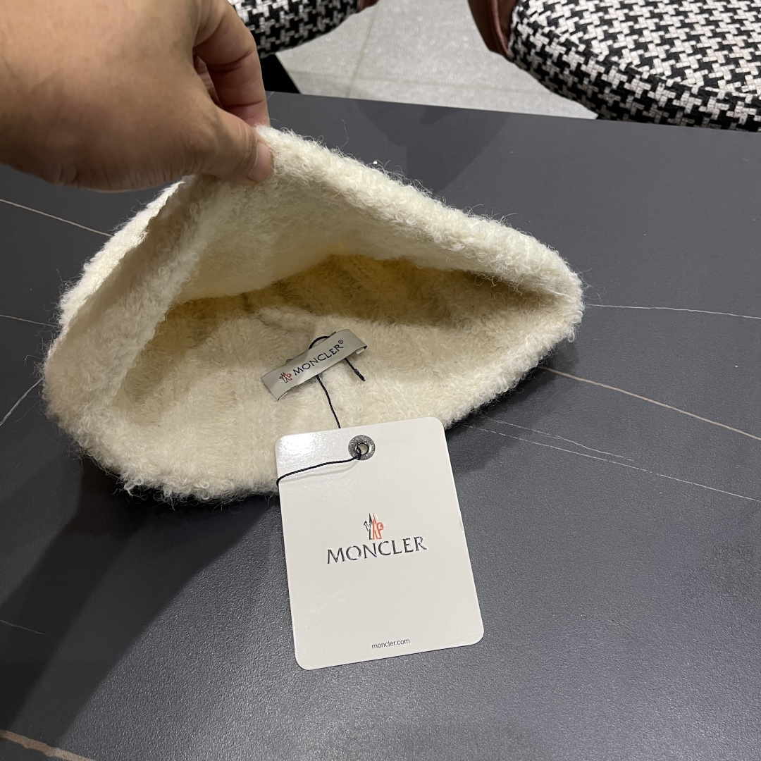 MONCLER蒙口🎩羊毛针织毛线帽，好品质高端大气，超柔软！超火爆💖质感很赞，出街超好搭配！时尚潮流！冬
