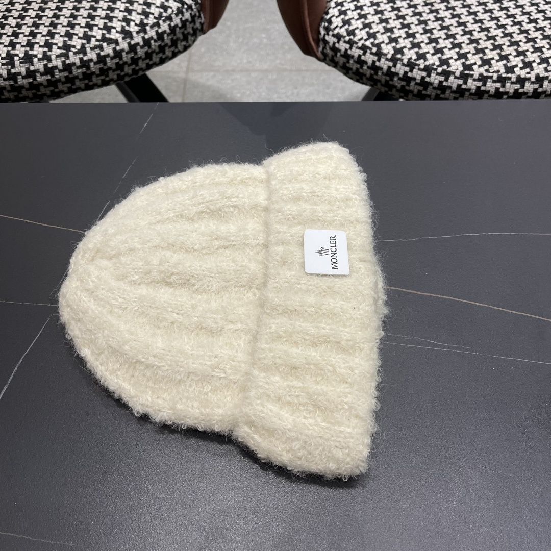MONCLER蒙口🎩羊毛针织毛线帽，好品质高端大气，超柔软！超火爆💖质感很赞，出街超好搭配！时尚潮流！冬