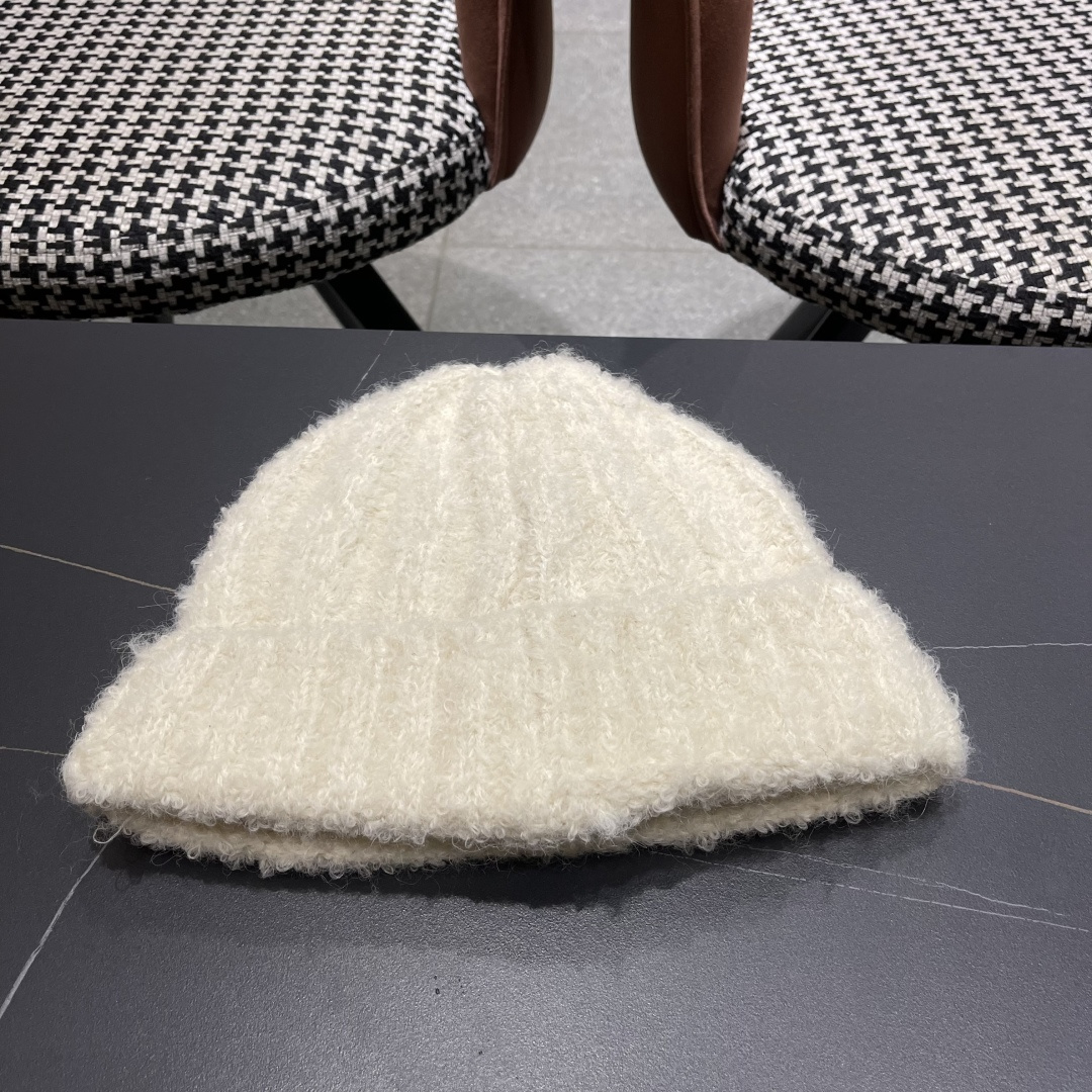 MONCLER蒙口🎩羊毛针织毛线帽，好品质高端大气，超柔软！超火爆💖质感很赞，出街超好搭配！时尚潮流！冬