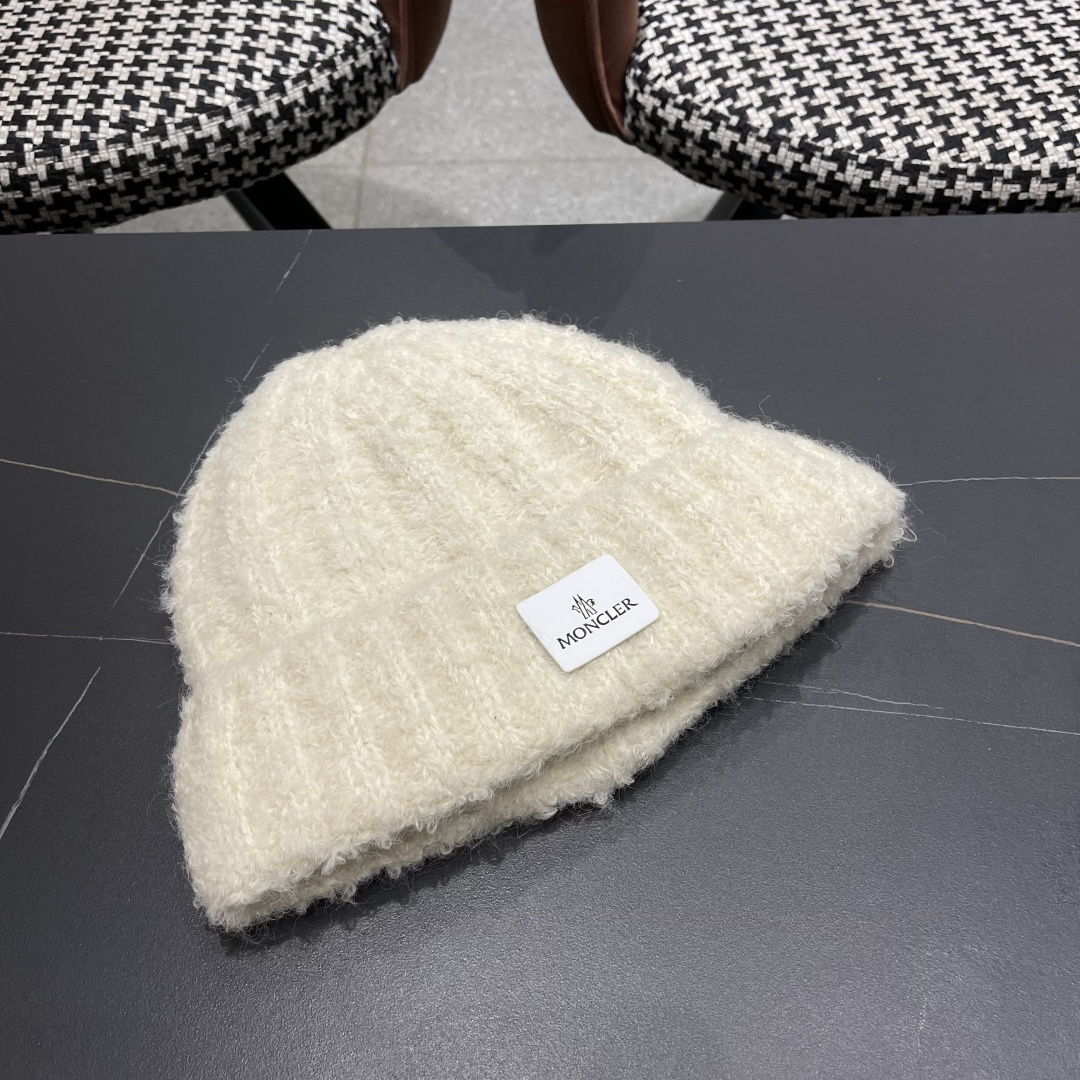 MONCLER蒙口🎩羊毛针织毛线帽，好品质高端大气，超柔软！超火爆💖质感很赞，出街超好搭配！时尚潮流！冬