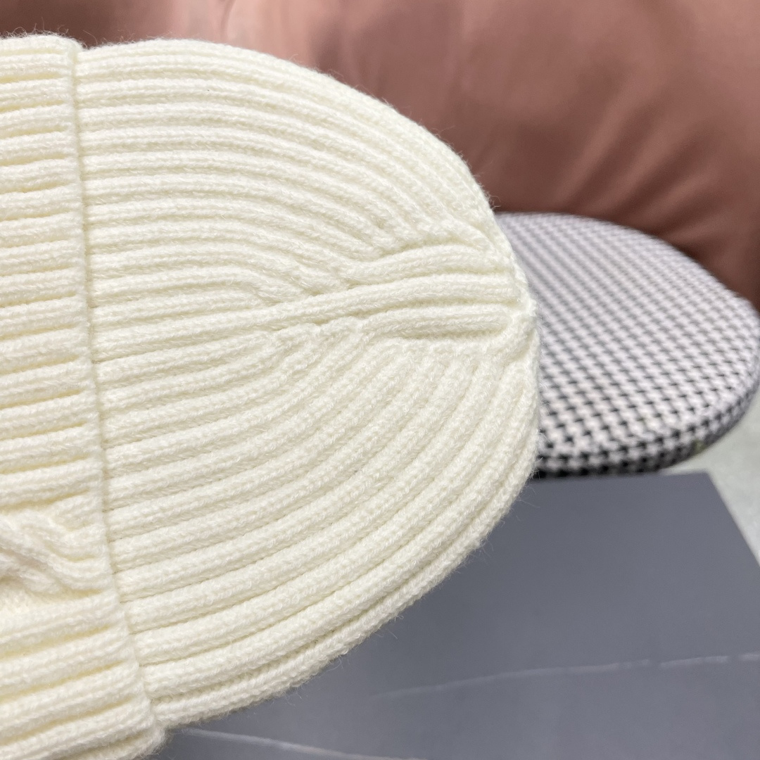 Chanel官网品质香奈儿秋冬网红时尚博主推荐款毛线帽，小红书爆款，手感超柔软舒适的针织线帽，弹性极佳！