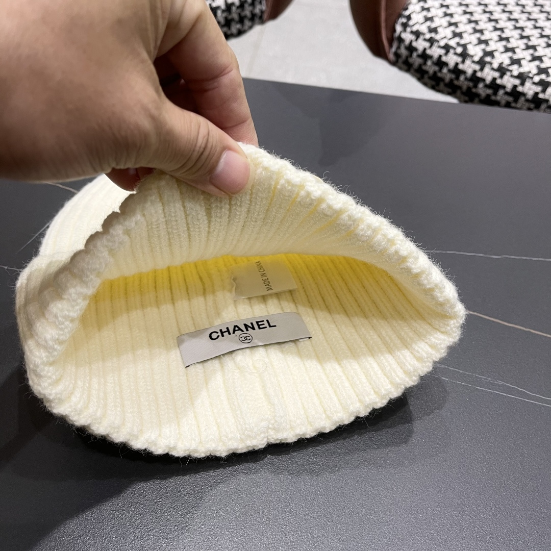 Chanel官网品质香奈儿秋冬网红时尚博主推荐款毛线帽，小红书爆款，手感超柔软舒适的针织线帽，弹性极佳！
