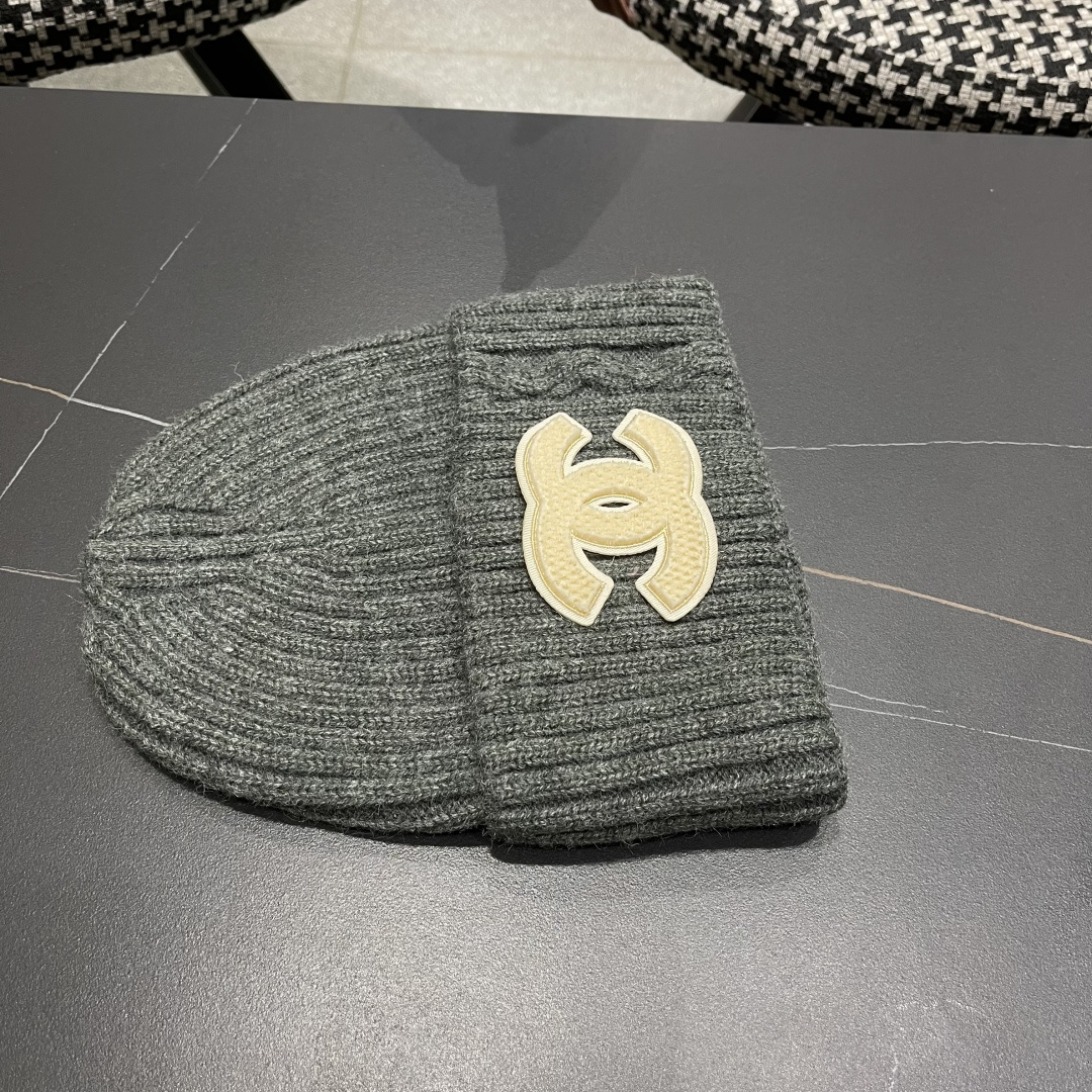 Chanel官网品质香奈儿秋冬网红时尚博主推荐款毛线帽，小红书爆款，手感超柔软舒适的针织线帽，弹性极佳！