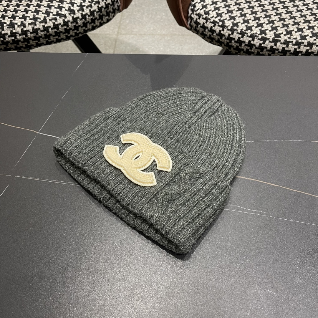 Chanel官网品质香奈儿秋冬网红时尚博主推荐款毛线帽，小红书爆款，手感超柔软舒适的针织线帽，弹性极佳！