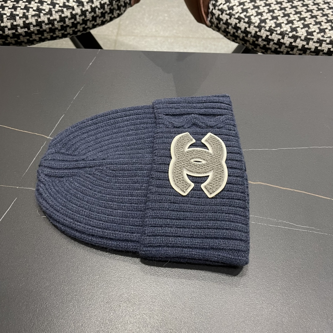 Chanel官网品质香奈儿秋冬网红时尚博主推荐款毛线帽，小红书爆款，手感超柔软舒适的针织线帽，弹性极佳！