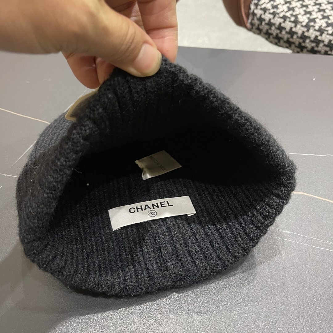 Chanel官网品质香奈儿秋冬网红时尚博主推荐款毛线帽，小红书爆款，手感超柔软舒适的针织线帽，弹性极佳！