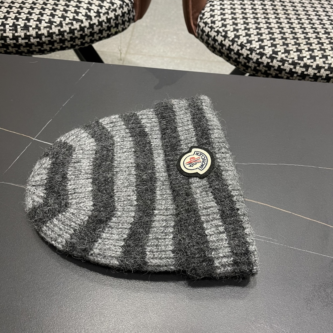 MONCLER蒙囗秋冬新款横条纹黑白针织帽毛线帽网红休闲亲子帽保暖护耳