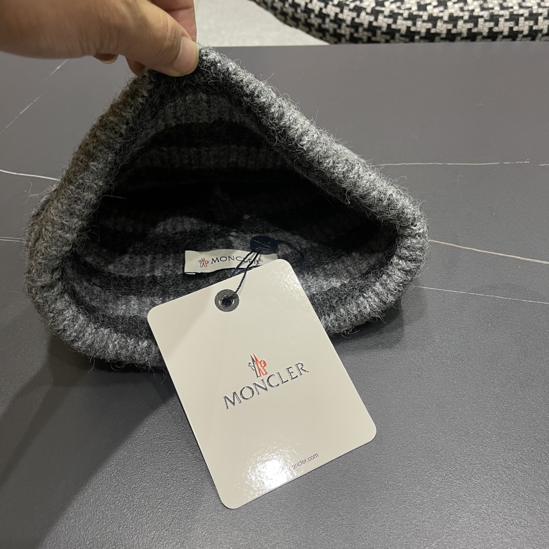 MONCLER蒙囗秋冬新款横条纹黑白针织帽毛线帽网红休闲亲子帽保暖护耳