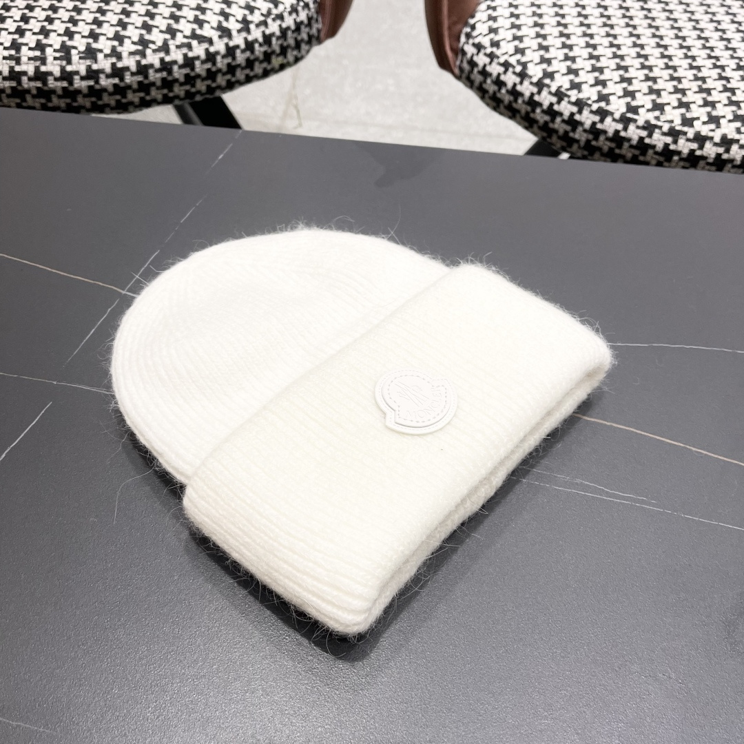 蒙口MONCLER针织兔毛线帽超经典不过时的一款秋冬冷帽🥶懂货的小姐姐必入款，帽型质量市场都有超多版本唯