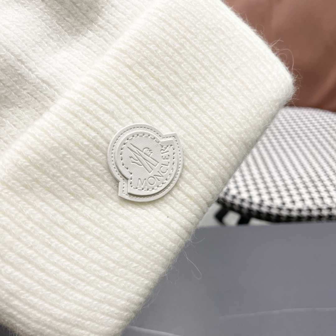 蒙口MONCLER针织兔毛线帽超经典不过时的一款秋冬冷帽🥶懂货的小姐姐必入款，帽型质量市场都有超多版本唯