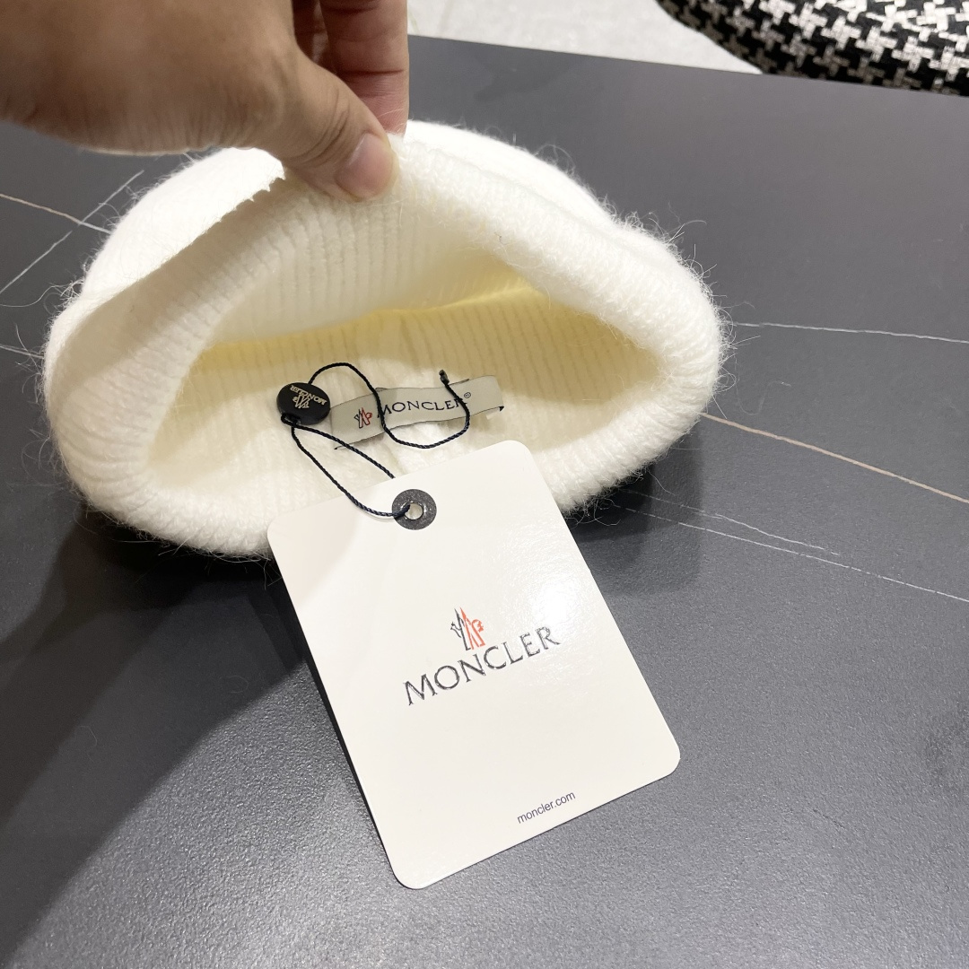 蒙口MONCLER针织兔毛线帽超经典不过时的一款秋冬冷帽🥶懂货的小姐姐必入款，帽型质量市场都有超多版本唯
