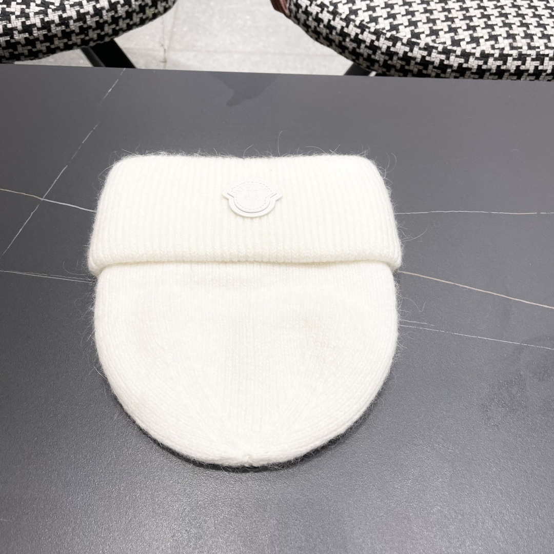 蒙口MONCLER针织兔毛线帽超经典不过时的一款秋冬冷帽🥶懂货的小姐姐必入款，帽型质量市场都有超多版本唯