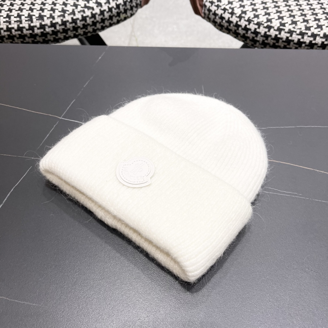 蒙口MONCLER针织兔毛线帽超经典不过时的一款秋冬冷帽🥶懂货的小姐姐必入款，帽型质量市场都有超多版本唯