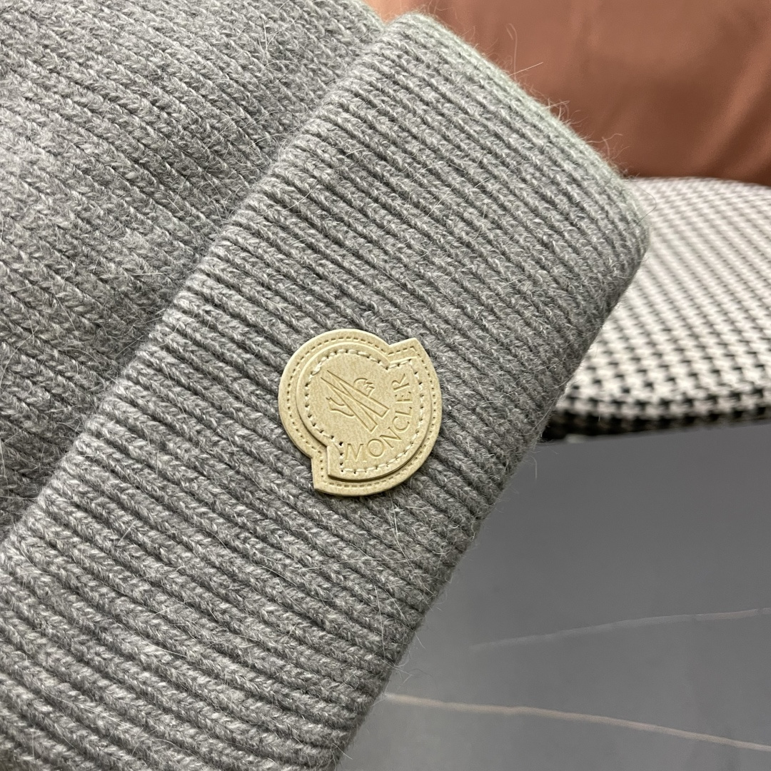 蒙口MONCLER针织兔毛线帽超经典不过时的一款秋冬冷帽🥶懂货的小姐姐必入款，帽型质量市场都有超多版本唯