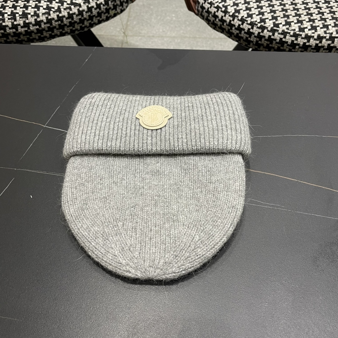 蒙口MONCLER针织兔毛线帽超经典不过时的一款秋冬冷帽🥶懂货的小姐姐必入款，帽型质量市场都有超多版本唯