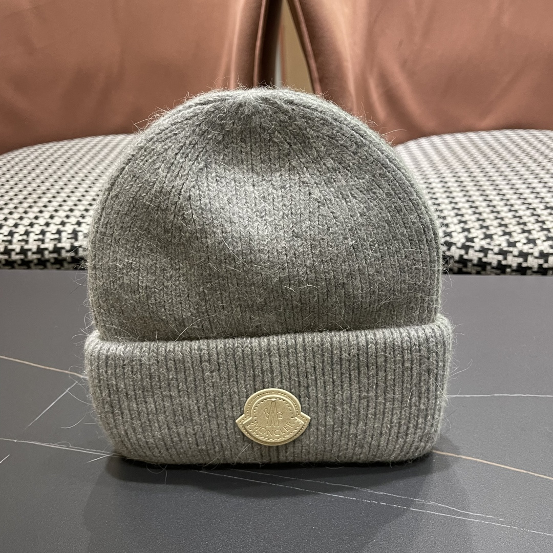 蒙口MONCLER针织兔毛线帽超经典不过时的一款秋冬冷帽🥶懂货的小姐姐必入款，帽型质量市场都有超多版本唯