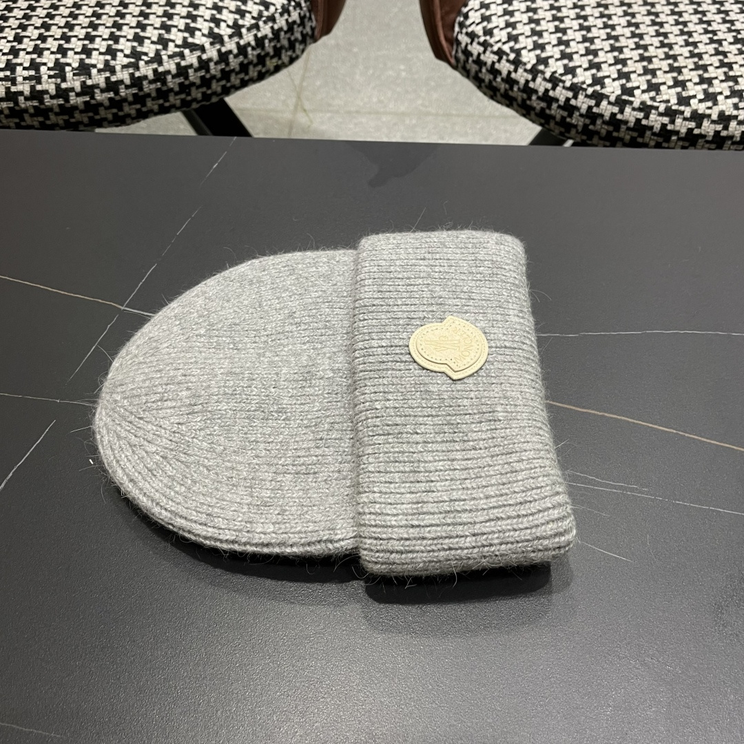 蒙口MONCLER针织兔毛线帽超经典不过时的一款秋冬冷帽🥶懂货的小姐姐必入款，帽型质量市场都有超多版本唯