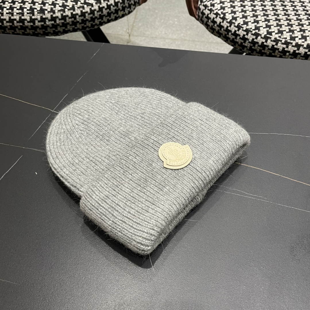 蒙口MONCLER针织兔毛线帽超经典不过时的一款秋冬冷帽🥶懂货的小姐姐必入款，帽型质量市场都有超多版本唯