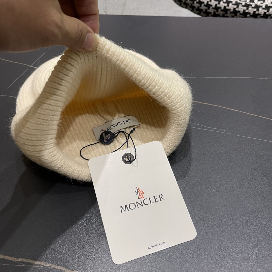 蒙口MONCLER针织兔毛线帽超经典不过时的一款秋冬冷帽🥶懂货的小姐姐必入款，帽型质量市场都有超多版本唯