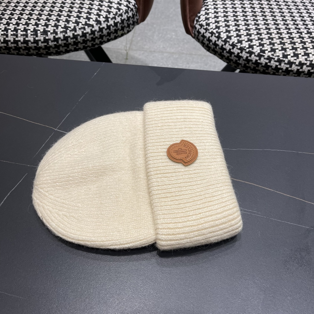 蒙口MONCLER针织兔毛线帽超经典不过时的一款秋冬冷帽🥶懂货的小姐姐必入款，帽型质量市场都有超多版本唯