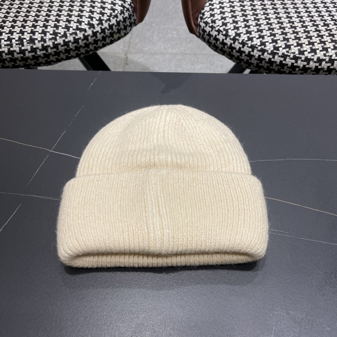 蒙口MONCLER针织兔毛线帽超经典不过时的一款秋冬冷帽🥶懂货的小姐姐必入款，帽型质量市场都有超多版本唯
