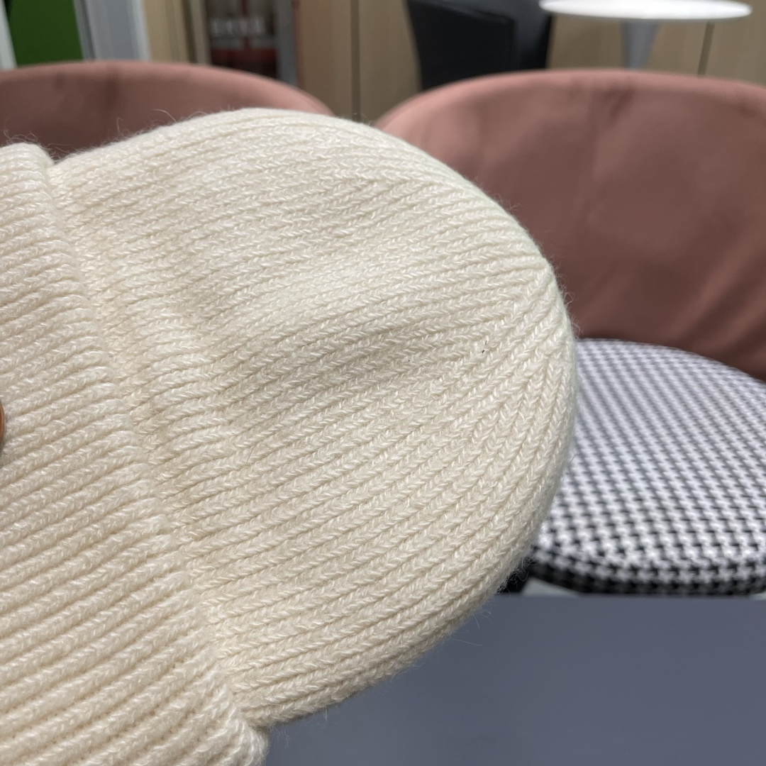 蒙口MONCLER针织兔毛线帽超经典不过时的一款秋冬冷帽🥶懂货的小姐姐必入款，帽型质量市场都有超多版本唯