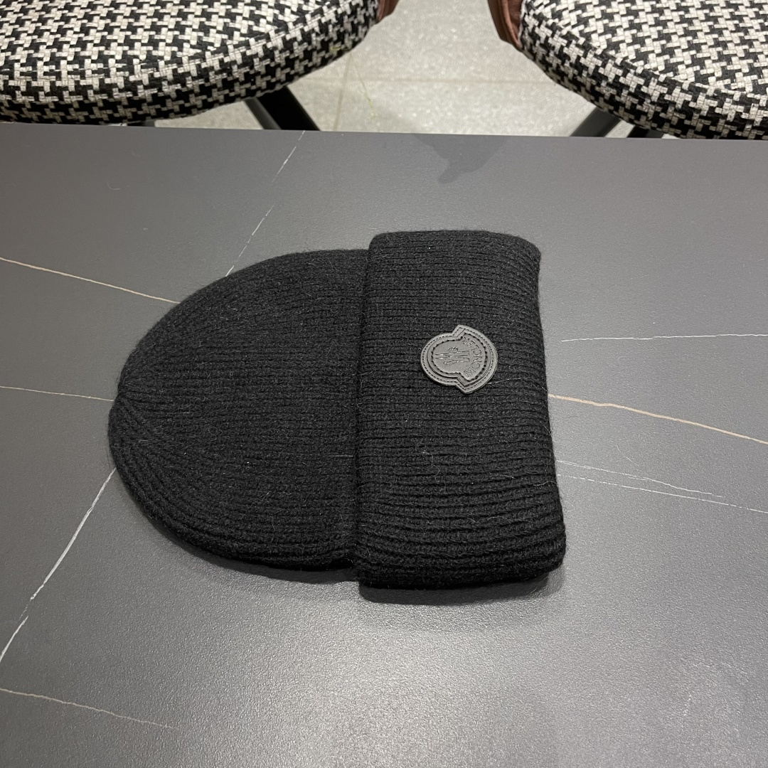 蒙口MONCLER针织兔毛线帽超经典不过时的一款秋冬冷帽🥶懂货的小姐姐必入款，帽型质量市场都有超多版本唯