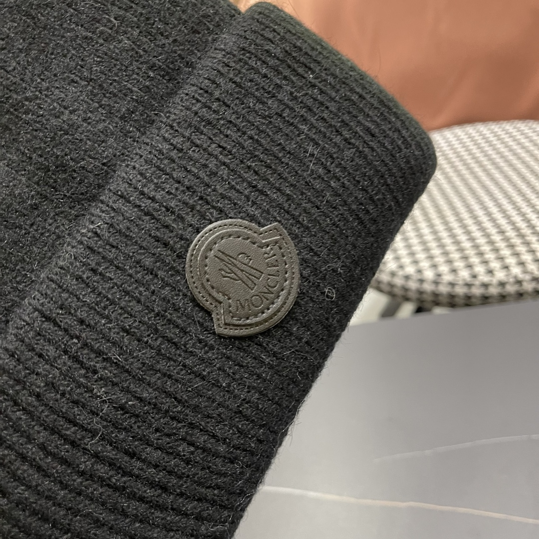 蒙口MONCLER针织兔毛线帽超经典不过时的一款秋冬冷帽🥶懂货的小姐姐必入款，帽型质量市场都有超多版本唯