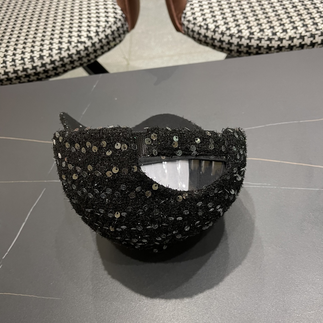 Moncler蒙口 秋冬新款灯芯绒亮片棒球帽 ， 质感满满.今年灯芯饿真的yyds ～